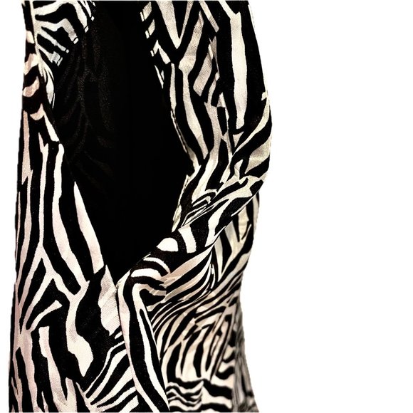 Michael Kors Button-upRomper Zip Shorts Flutter Sleeve Black White Pattern  Sz 2 - Picture 4 of 6